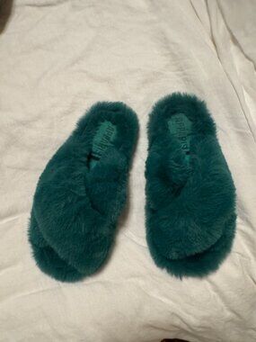 Apparis GreenFur Slippers